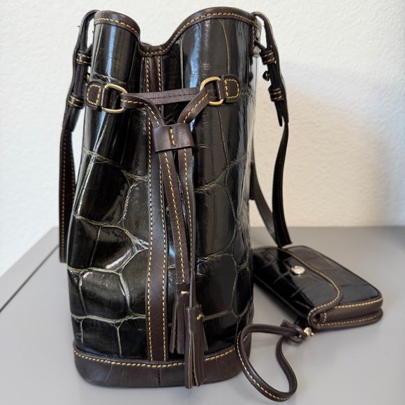 Dooney and Bourke Brown Croc Embossed Leather Tote with Matching Wristlet - Picture 6 of 13